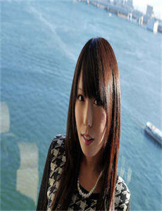 电车蓝衣女